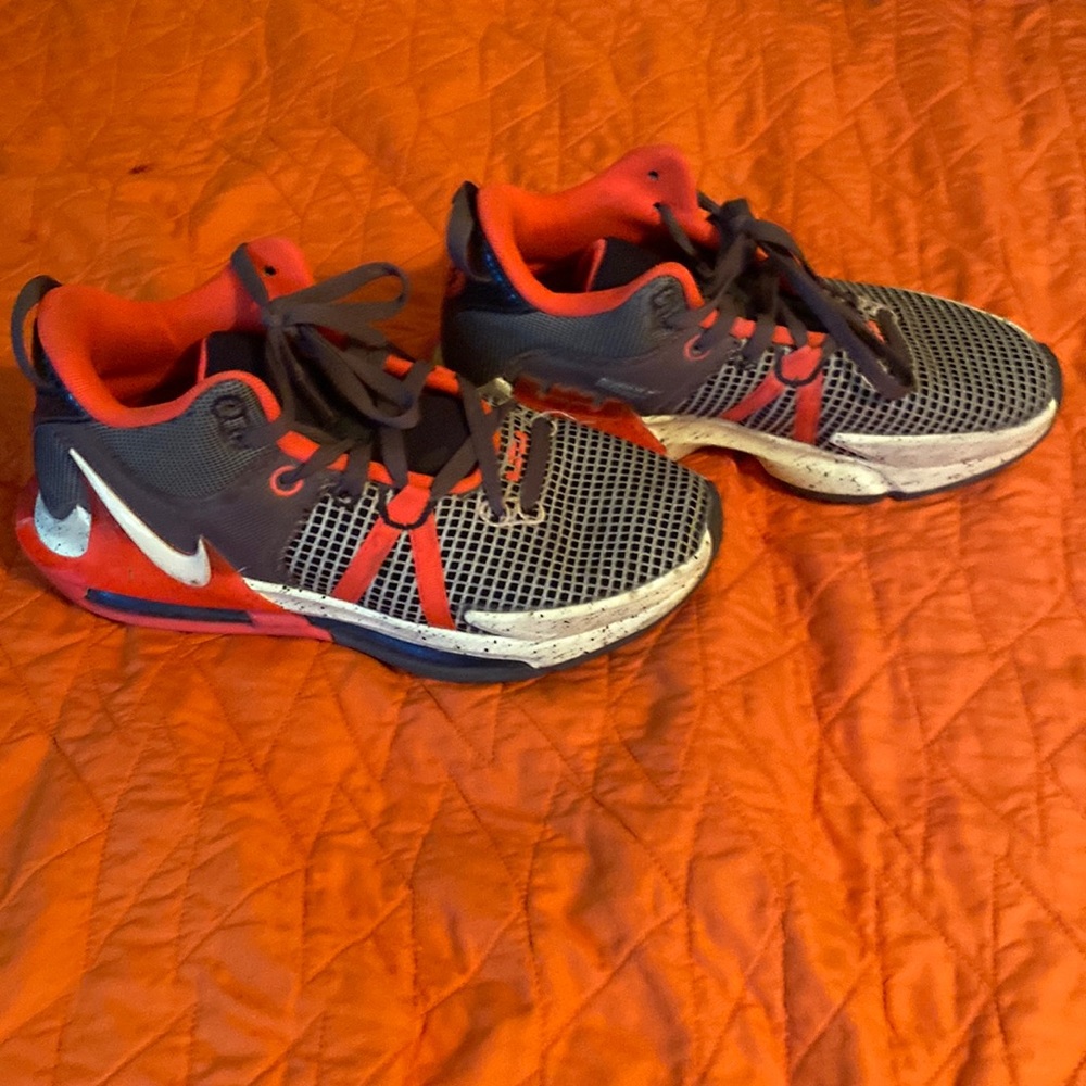 Labron James Basketball shoes